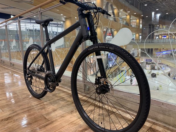 CANNONDALE】ブラックベースのカラーリングに、唯一無二のビジュアルで