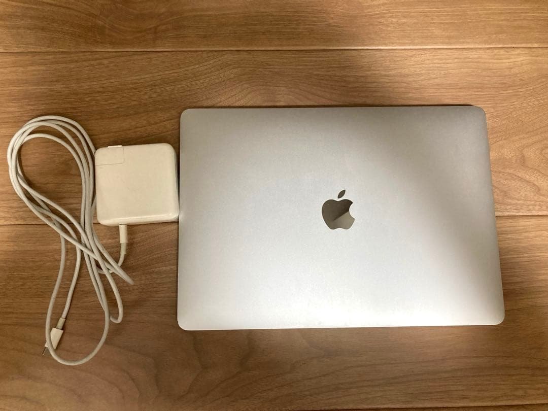 MacBook Air 13インチ　べにたま様 MacBook Air 13 インチ (2020) - Apple M1 8-コア と 7-コア GPU - 8GB