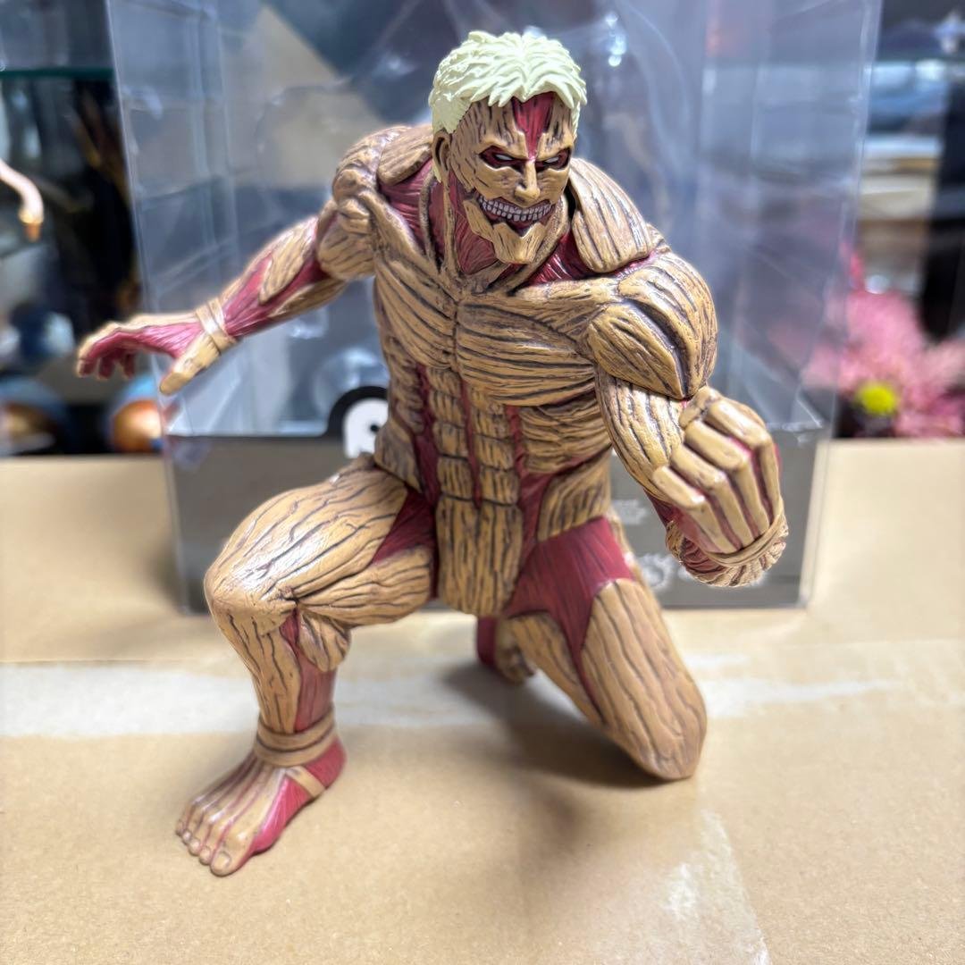 進撃の巨人　POPUP PARADE フィギュア　鎧の巨人